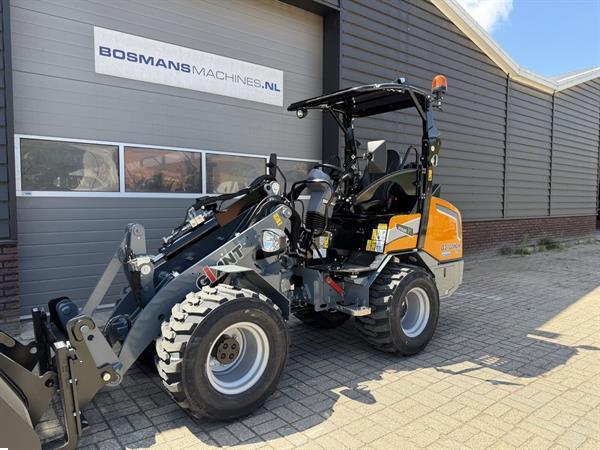 Grote foto giant g2700 x tra hd minishovel nieuw skid banden 695 lease agrarisch shovels