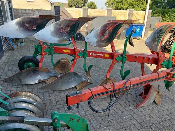 Grote foto kverneland vd 85 4 schaar ploeg met packomat vorenpakker agrarisch ploegen