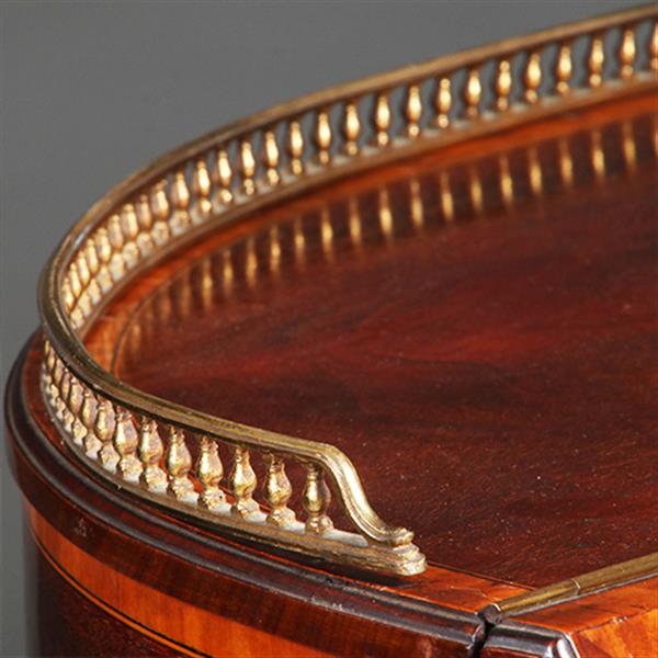 Grote foto carlton house desk maple co in mahonie met bronzen railing en doorleefd antiek leer no.412035 antiek en kunst overige in antiek gebruiksvoorwerpen