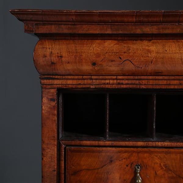 Grote foto engels schrijfkabinet of escritoire in wortelnoten en noten ca 1700 no.421005 antiek en kunst overige in antiek gebruiksvoorwerpen