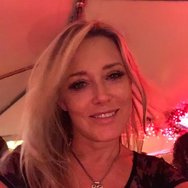 Grote foto laat jij me weer echt lachen contacten en berichten vrouw zoekt man