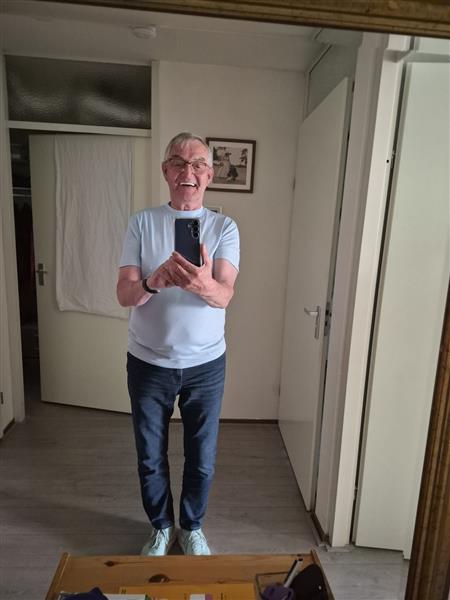 Grote foto alleenstaande weduwnaar gaat op zoek. contacten en berichten man zoekt vrouw