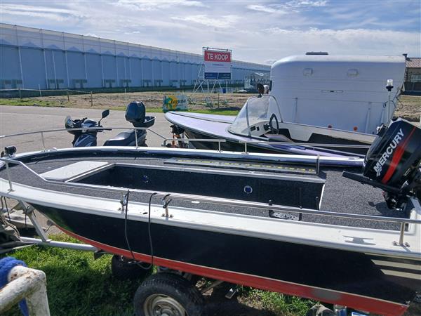 Grote foto visbootje watersport en boten vis en consoleboten