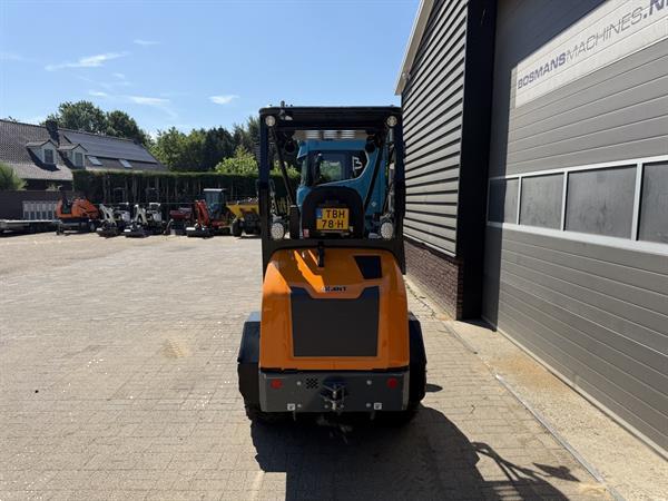 Grote foto giant g2200 e minishovel kniklader elektrisch 2021 agrarisch shovels