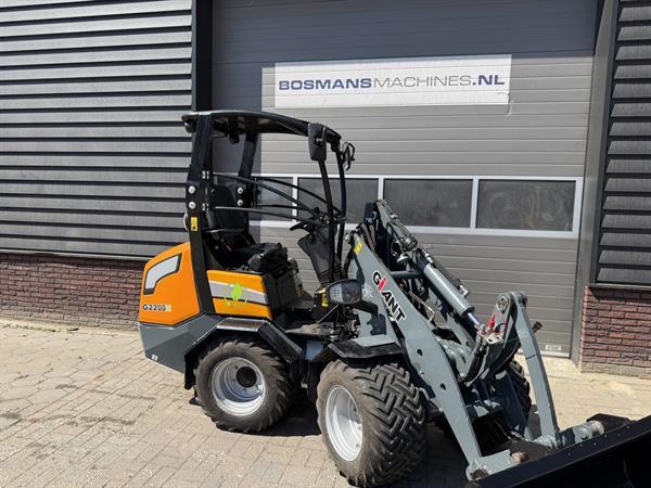 Grote foto giant g2200 e minishovel kniklader elektrisch 2021 agrarisch shovels