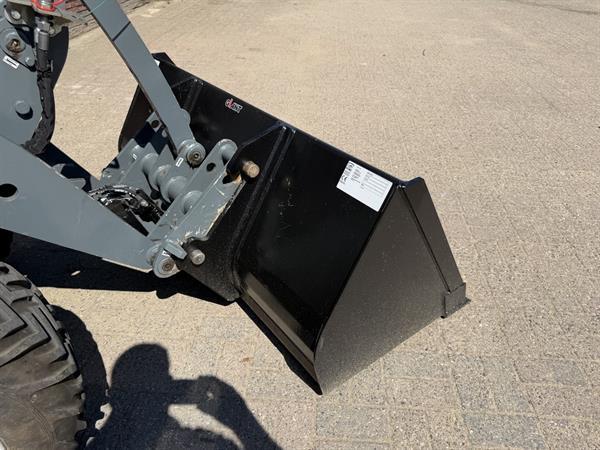 Grote foto giant g2200 e minishovel kniklader elektrisch 2021 agrarisch shovels