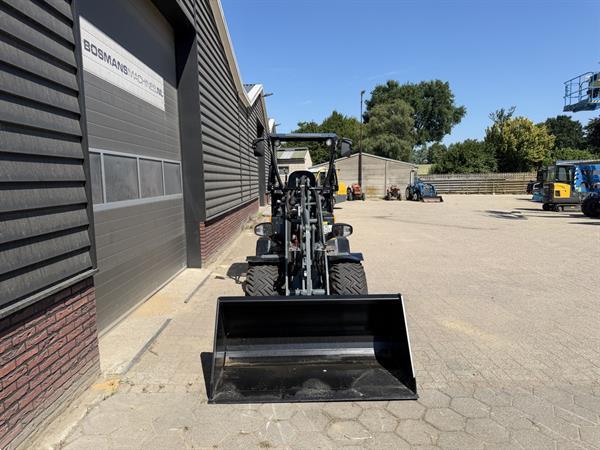 Grote foto giant g2200 e minishovel kniklader elektrisch 2021 agrarisch shovels