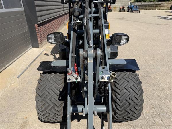 Grote foto giant g2200 e minishovel kniklader elektrisch 2021 agrarisch shovels