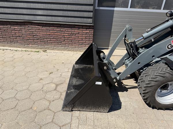 Grote foto giant g2200 e minishovel kniklader elektrisch 2021 agrarisch shovels