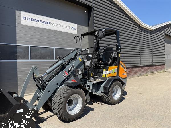 Grote foto giant g2200 e minishovel kniklader elektrisch 2021 agrarisch shovels