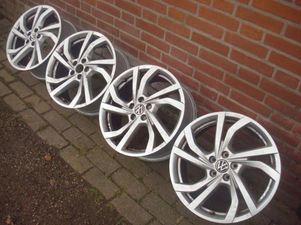 Grote foto 17 inch originele vw polo 2g velgen nr 206 auto onderdelen banden en velgen