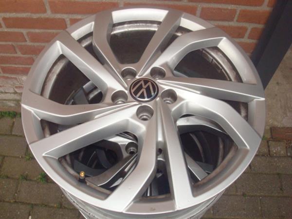 Grote foto 17 inch originele vw polo 2g velgen nr 206 auto onderdelen banden en velgen