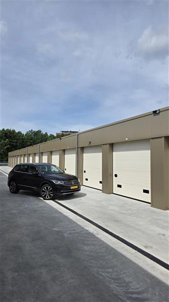 Grote foto garagebox huren opslagruimte garage te huur almere bedrijfspanden garageboxen te huur