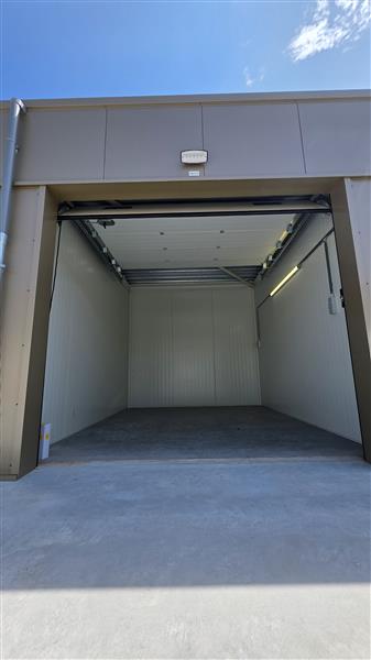 Grote foto garagebox huren opslagruimte garage te huur almere bedrijfspanden garageboxen te huur