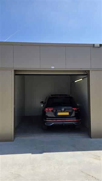 Grote foto garagebox huren opslagruimte garage te huur almere bedrijfspanden garageboxen te huur