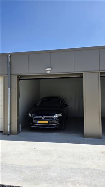 Grote foto garagebox huren opslagruimte garage te huur almere bedrijfspanden garageboxen te huur