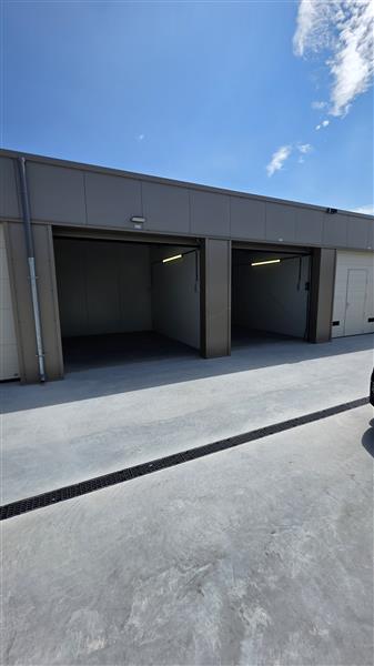Grote foto garagebox huren opslagruimte garage te huur almere bedrijfspanden garageboxen te huur
