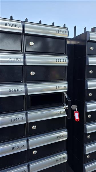 Grote foto garagebox huren opslagruimte garage te huur almere bedrijfspanden garageboxen te huur
