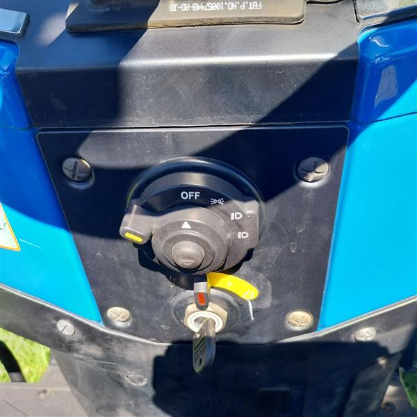 Grote foto solis s22 6 2 4wd rops s demo bj2023 met slechts 14 uur agrarisch tractoren