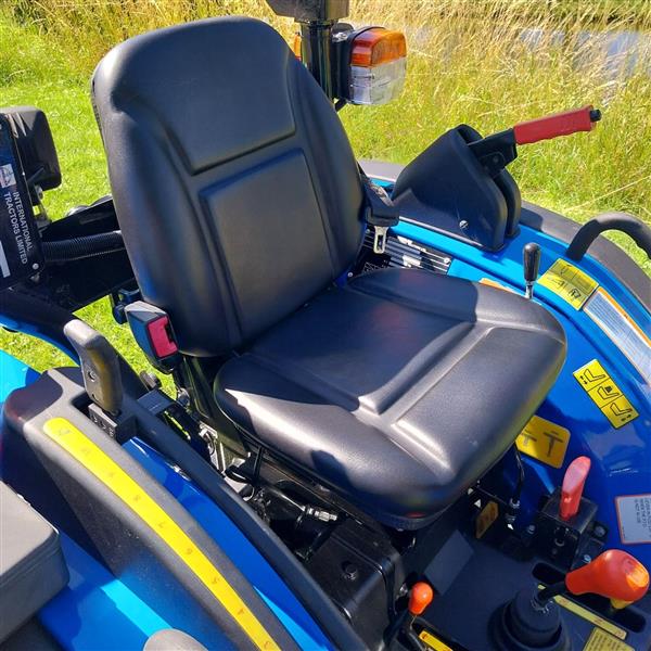 Grote foto solis s22 6 2 4wd rops s demo bj2023 met slechts 14 uur agrarisch tractoren