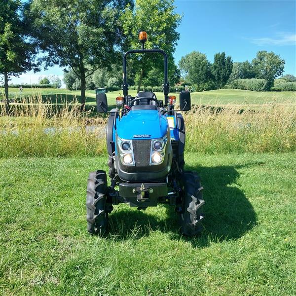 Grote foto solis s22 6 2 4wd rops s demo bj2023 met slechts 14 uur agrarisch tractoren