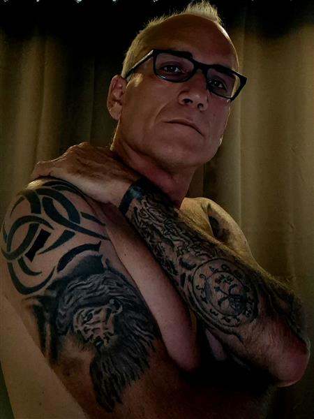Grote foto geile masseur komt jou verwennen contacten en berichten man zoekt vrouw