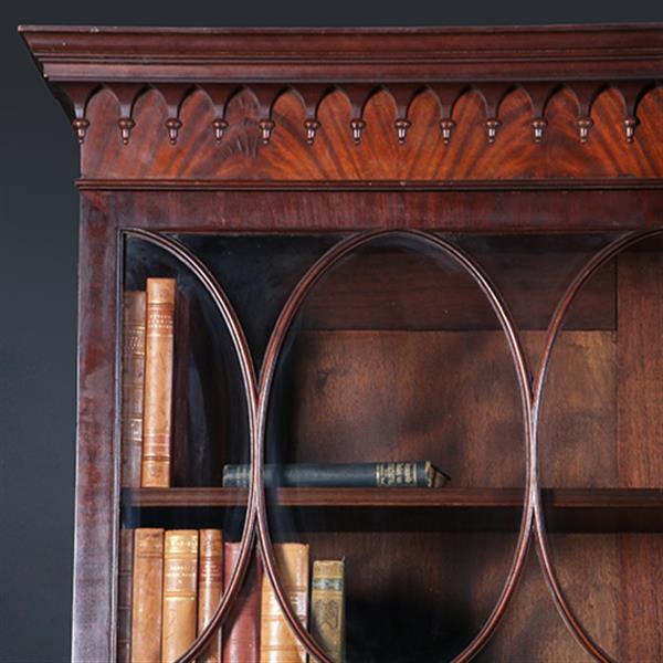 Grote foto grote break front bibliotheekkast met 6 deuren en 12 laden ca 1900 no.422410 antiek en kunst stoelen en banken