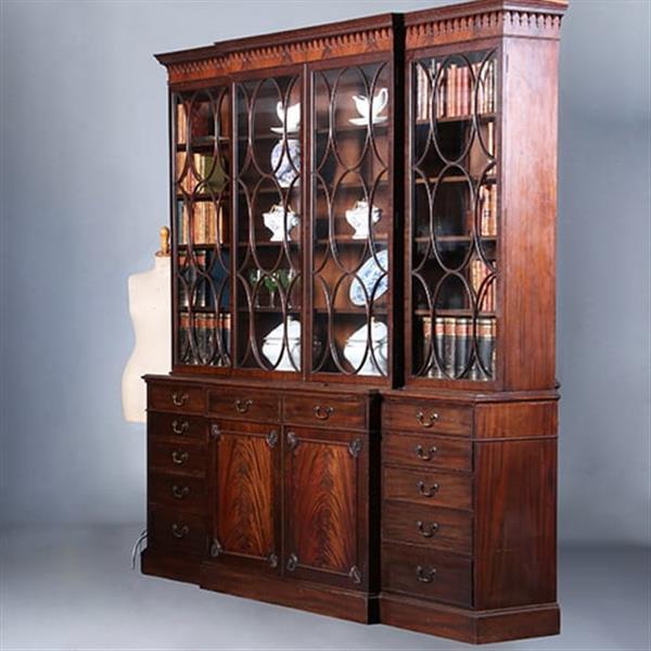 Grote foto grote break front bibliotheekkast met 6 deuren en 12 laden ca 1900 no.422410 antiek en kunst stoelen en banken