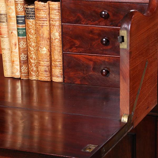 Grote foto engels georgian break front bibliotheekkast ca 1810 in mahonie met uittrekbaar bureau no.422405 antiek en kunst overige in antiek gebruiksvoorwerpen