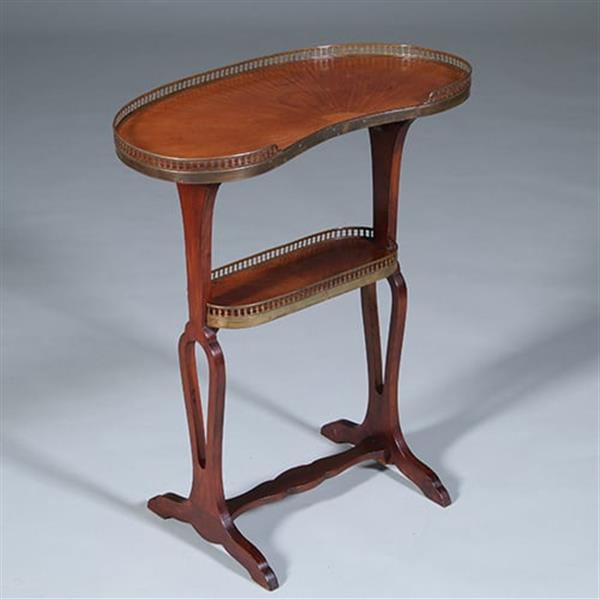 Grote foto niervormige etagiere of bijzettafel met messing rand en zonmotief ca 1900 no.422445 antiek en kunst stoelen en banken