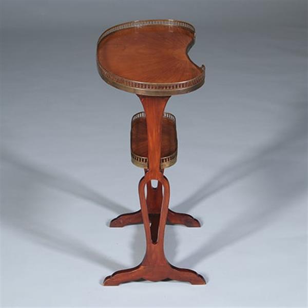 Grote foto niervormige etagiere of bijzettafel met messing rand en zonmotief ca 1900 no.422445 antiek en kunst stoelen en banken