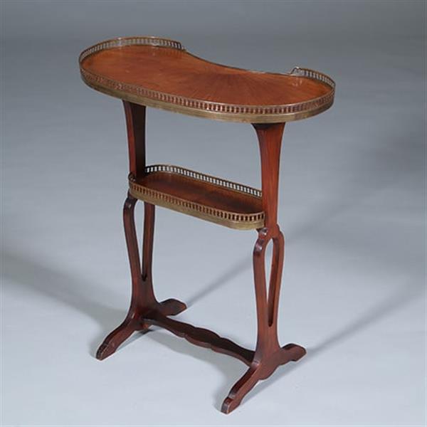 Grote foto niervormige etagiere of bijzettafel met messing rand en zonmotief ca 1900 no.422445 antiek en kunst stoelen en banken