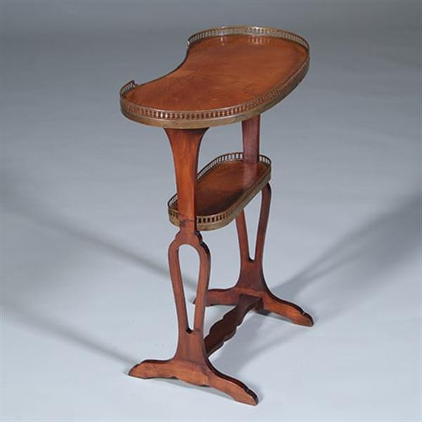 Grote foto niervormige etagiere of bijzettafel met messing rand en zonmotief ca 1900 no.422445 antiek en kunst stoelen en banken