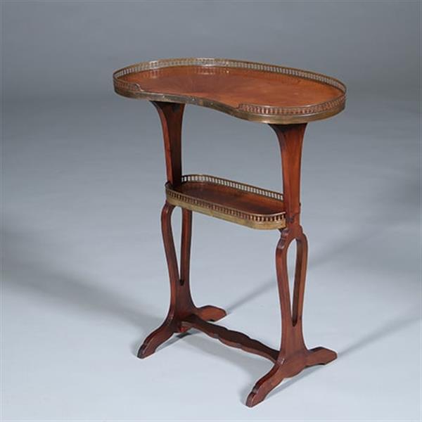 Grote foto niervormige etagiere of bijzettafel met messing rand en zonmotief ca 1900 no.422445 antiek en kunst stoelen en banken