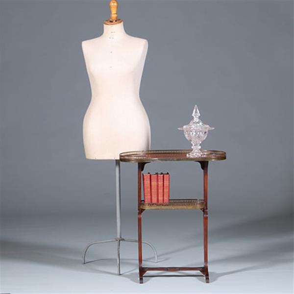 Grote foto niervormige etagiere of bijzettafel met messing rand en zonmotief ca 1900 no.422445 antiek en kunst stoelen en banken