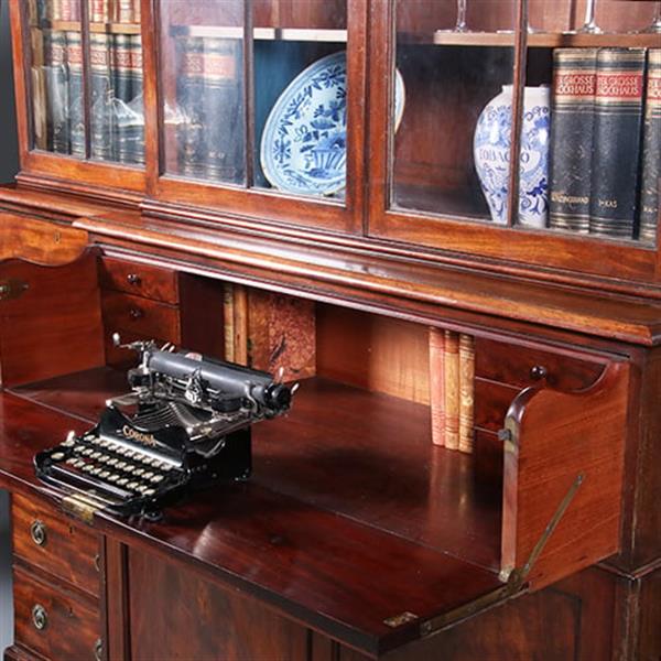 Grote foto engels georgian break front bibliotheekkast ca 1810 in mahonie met uittrekbaar bureau no.422405 antiek en kunst overige in antiek gebruiksvoorwerpen