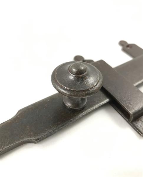 Grote foto een grendel slot voor op de poort valslot gemaakt van zwaar smeedijzer doe het zelf en verbouw materialen en producten
