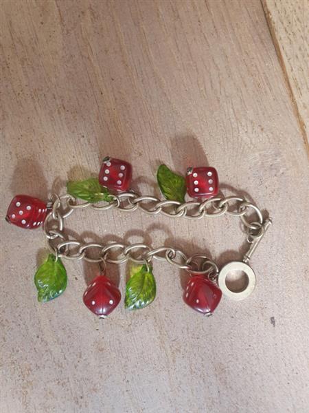 Grote foto bow and crossbones dice bracelet. kleding dames sieraden
