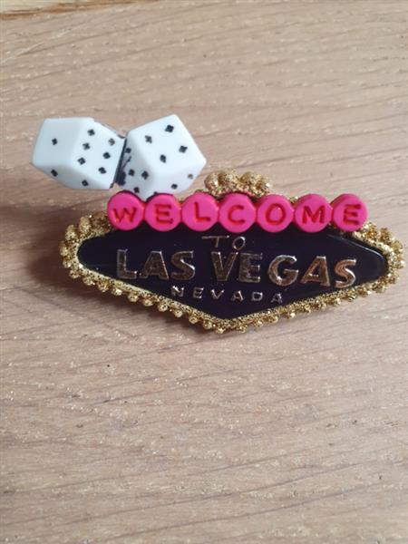 Grote foto bow and crossbones vegas brooch. kleding dames sieraden