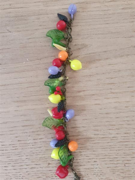 Grote foto bow and crossbones fruit armband. kleding dames sieraden