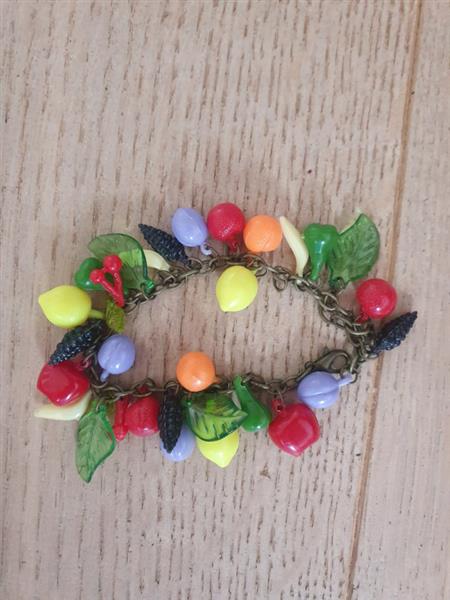 Grote foto bow and crossbones fruit armband. kleding dames sieraden