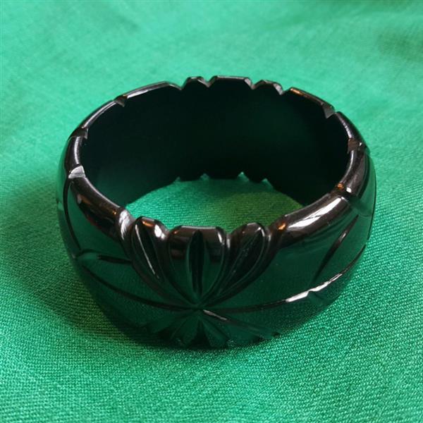 Grote foto bow and crossbones fakelite bangle. kleding dames sieraden