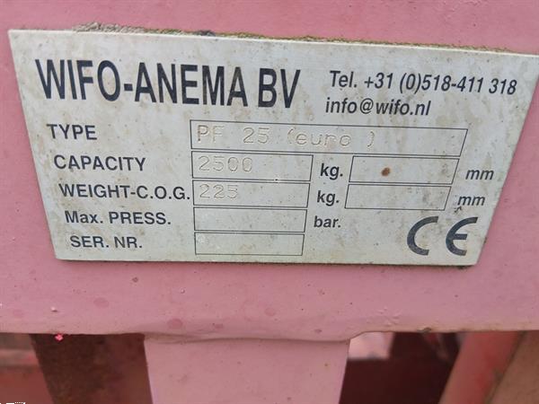 Grote foto wifo pf 25 kisten kantelaar met euro snelwissel agrarisch algemeen