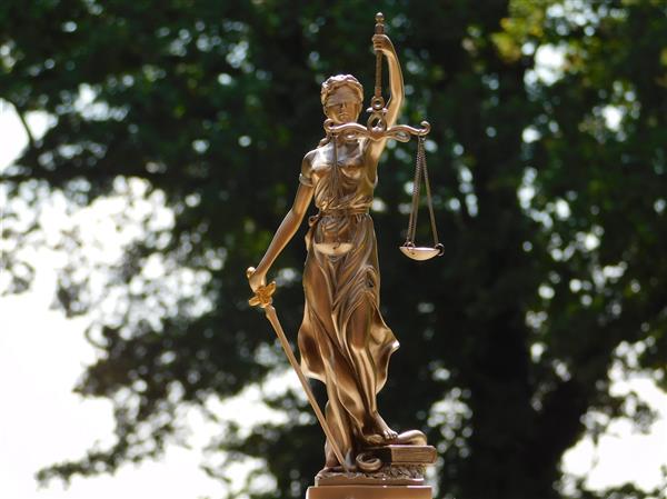 Grote foto beeld vrouwe justitia brons look 35 cm polystone tuin en terras tuindecoratie