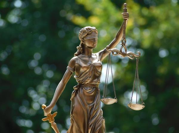 Grote foto beeld vrouwe justitia brons look 35 cm polystone tuin en terras tuindecoratie