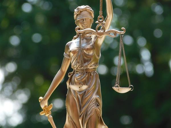 Grote foto beeld vrouwe justitia brons look 35 cm polystone tuin en terras tuindecoratie