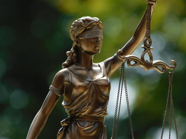 Grote foto beeld vrouwe justitia brons look 35 cm polystone tuin en terras tuindecoratie