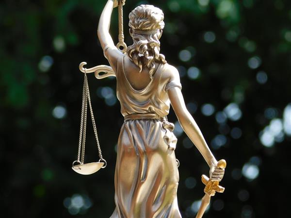 Grote foto beeld vrouwe justitia brons look 35 cm polystone tuin en terras tuindecoratie