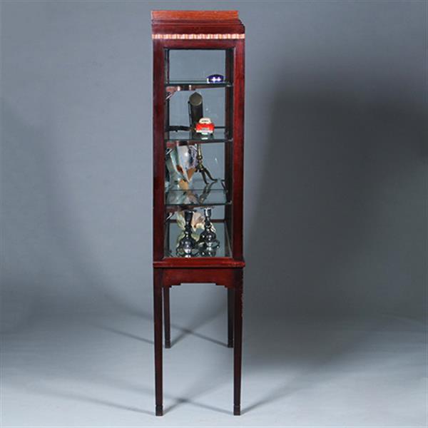 Grote foto art deco vitrinekast in mahonie met contrasterende essenhouten golflijst ca 1915 no.421025 antiek en kunst stoelen en banken