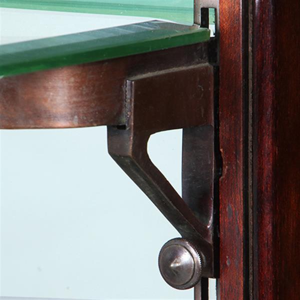Grote foto art deco vitrinekast in mahonie met contrasterende essenhouten golflijst ca 1915 no.421025 antiek en kunst stoelen en banken
